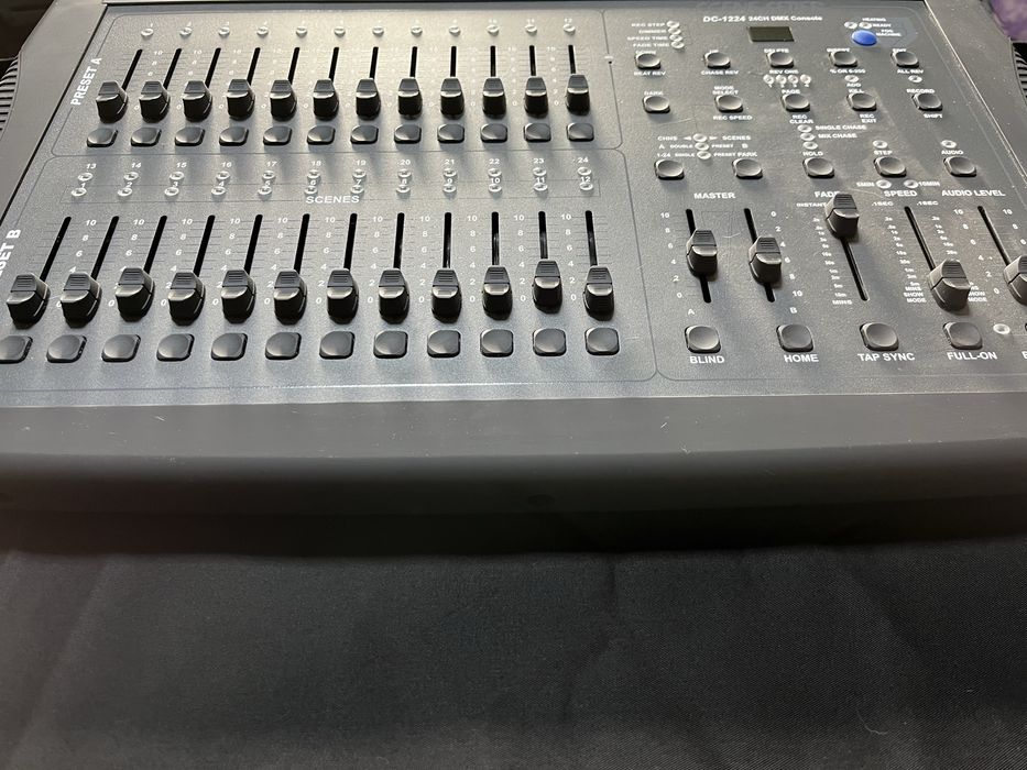 Mesa Botex, controladora Numark e mesa Behringer
