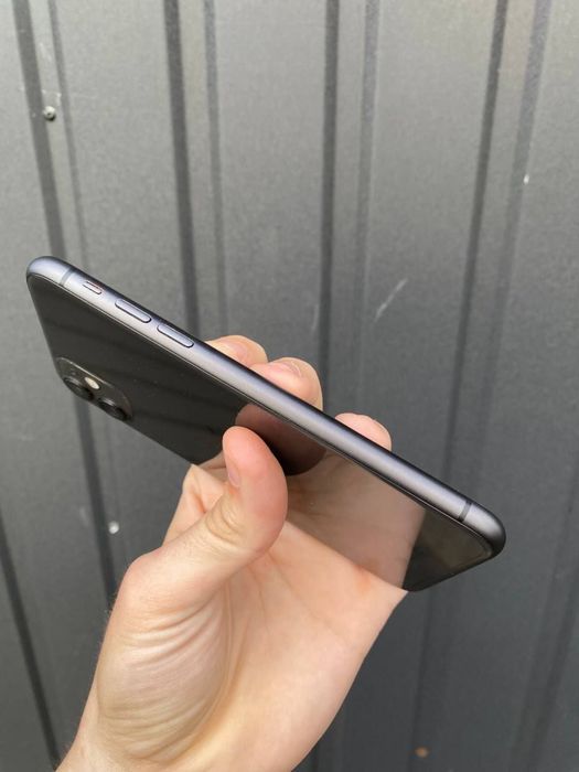 Продам айфон 11 128