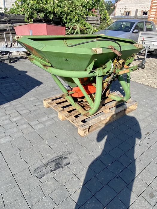Rozsiewacz do nawozów Amazone Zaf-603 600 litrów z Niemiec