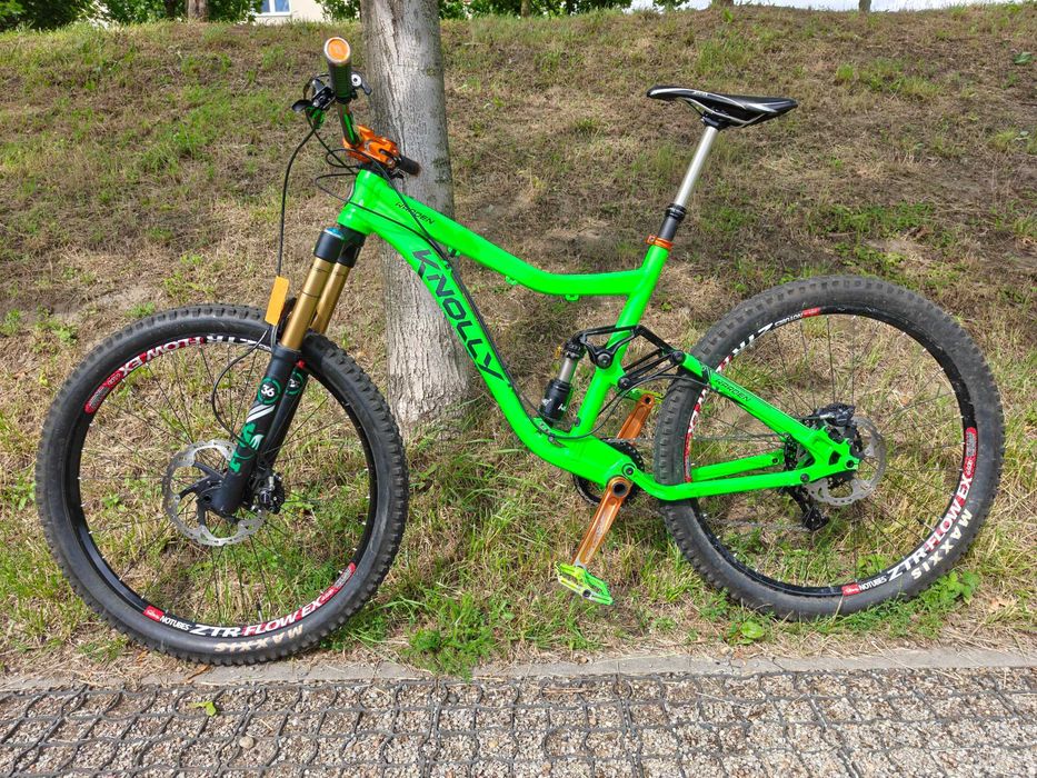Rower MTB Full Knolly Warden. Świecący lakier