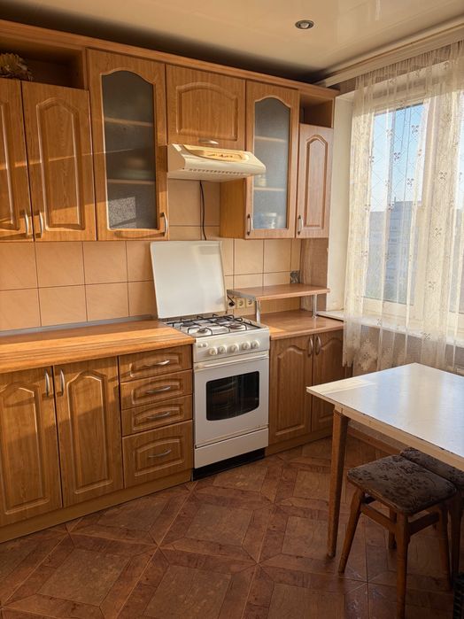 Продам простору 3-кімнатну квартиру в Центрально-Міському районі, проспект Миру 4