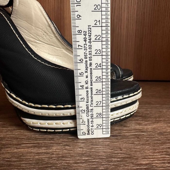 Туфлі на підборах та платформі