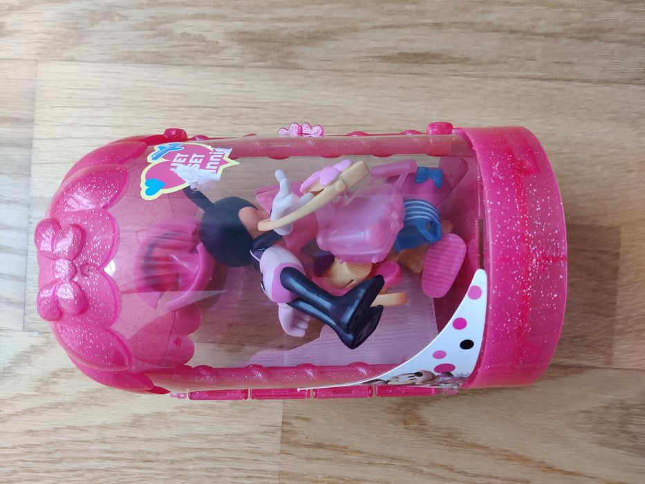 Boneca Minnie articulada com roupa e acessórios (tema viagem)