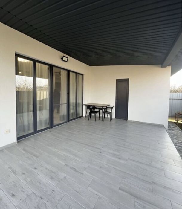 Продається одноповерховий дуплекс.