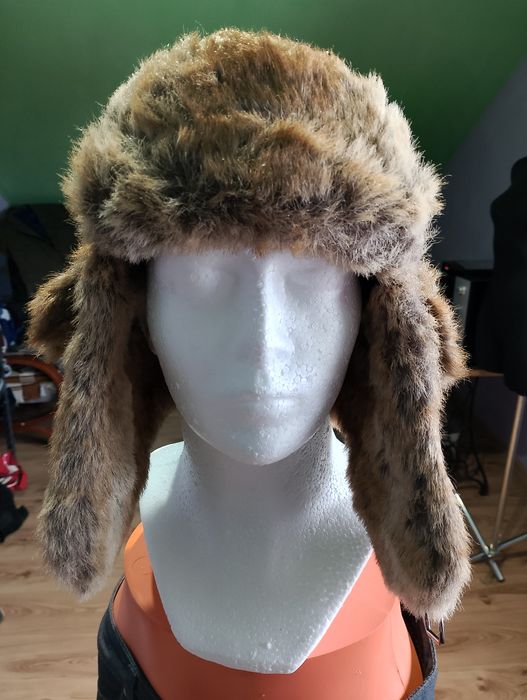 Czarna Czapka Zimowa Uszatka Pilotka Ze Sztucznym Futrem Barts