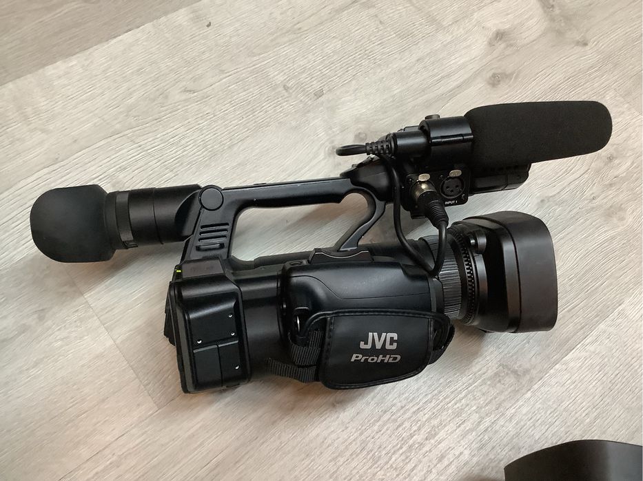 Câmera de Video Full HD JVC JY-HM360M