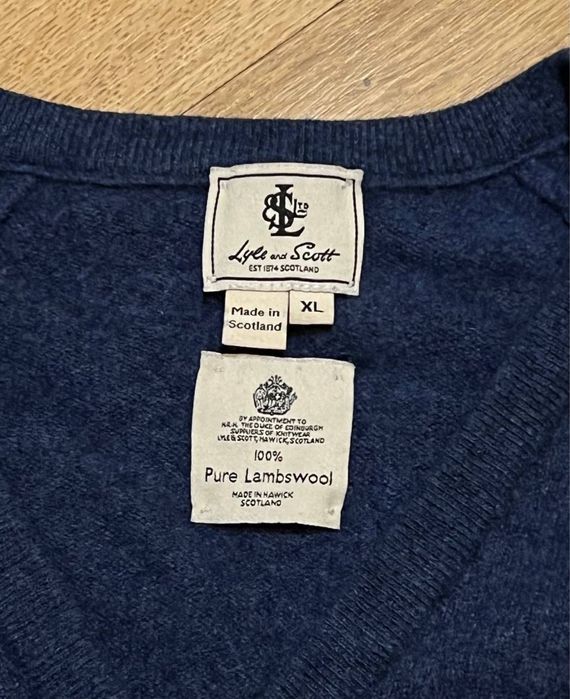 Продам джемпер з V-подібним вирізом від бренду Lyle Scott