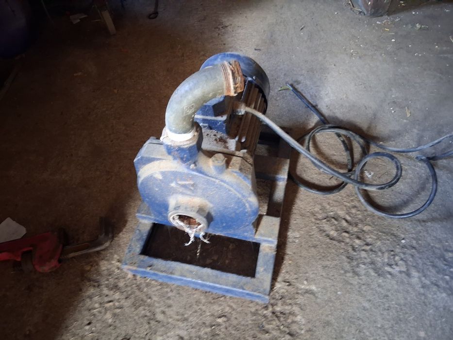 Bomba de água usada
