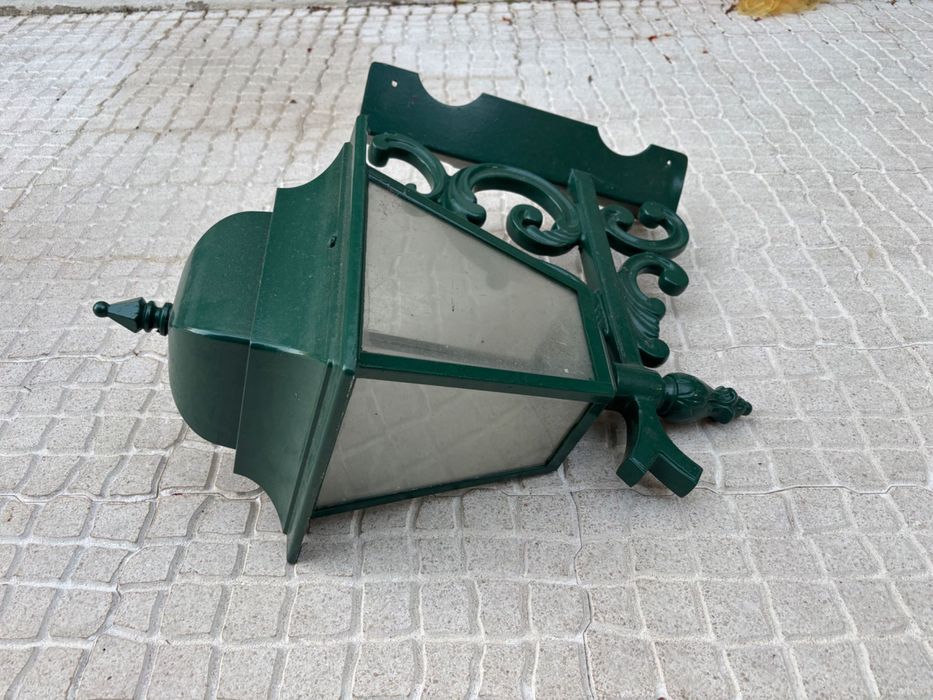 Conjunto de candeeiros de jardim verde garrafa em muito bom estado