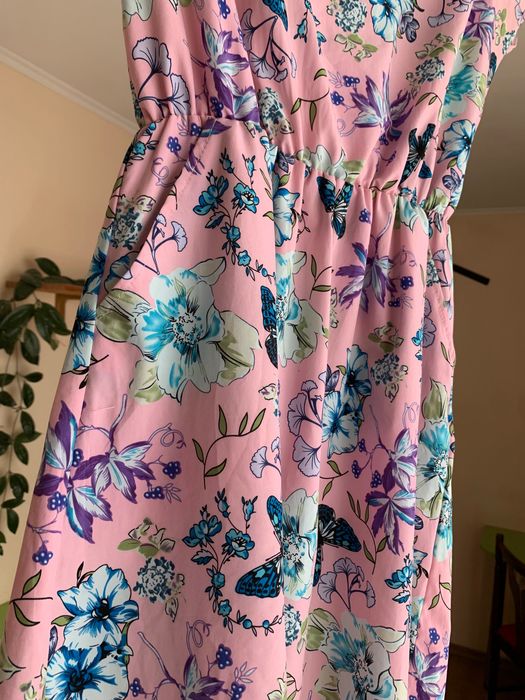 Яскрава літня сукня