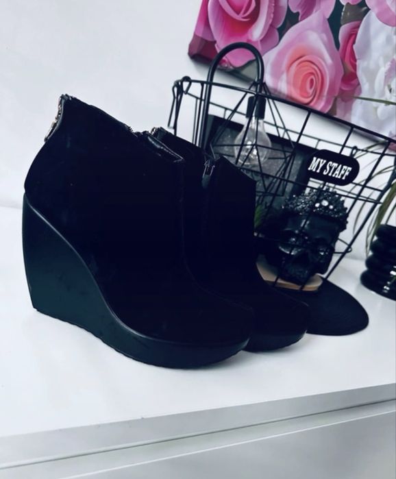 Buty na koturnie 37