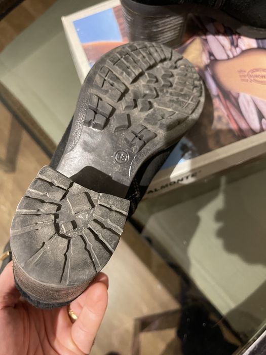 Botas Pretas em Camurça
