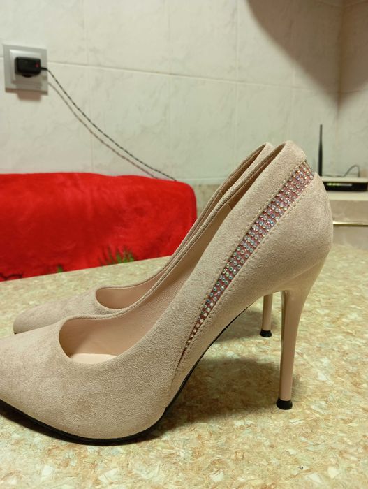 Туфлі жіночі на підборах