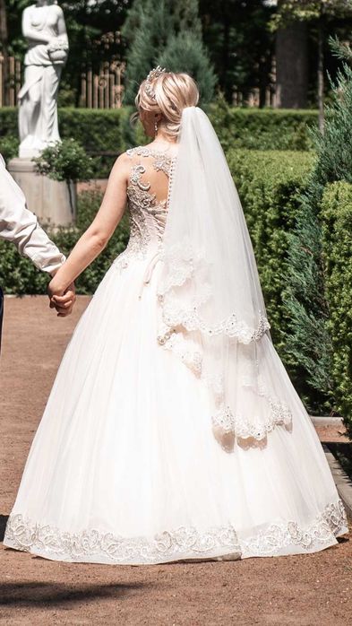 Весільна сукня - ручна вишивка