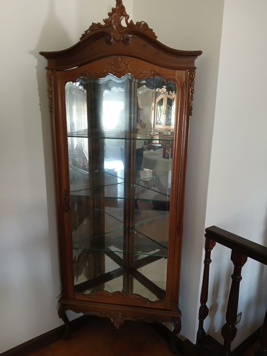 Vitrine em madeira