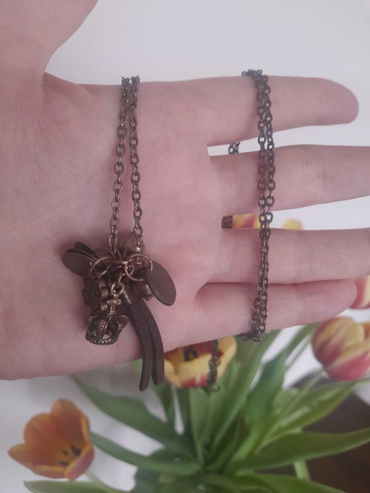 Sztuczny łańcuszek z ozdobami