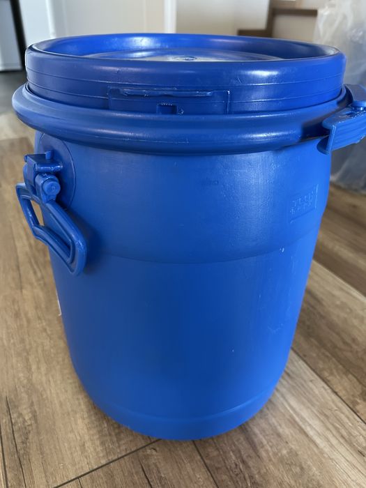 Beczka plastikowa z deklem 30 L