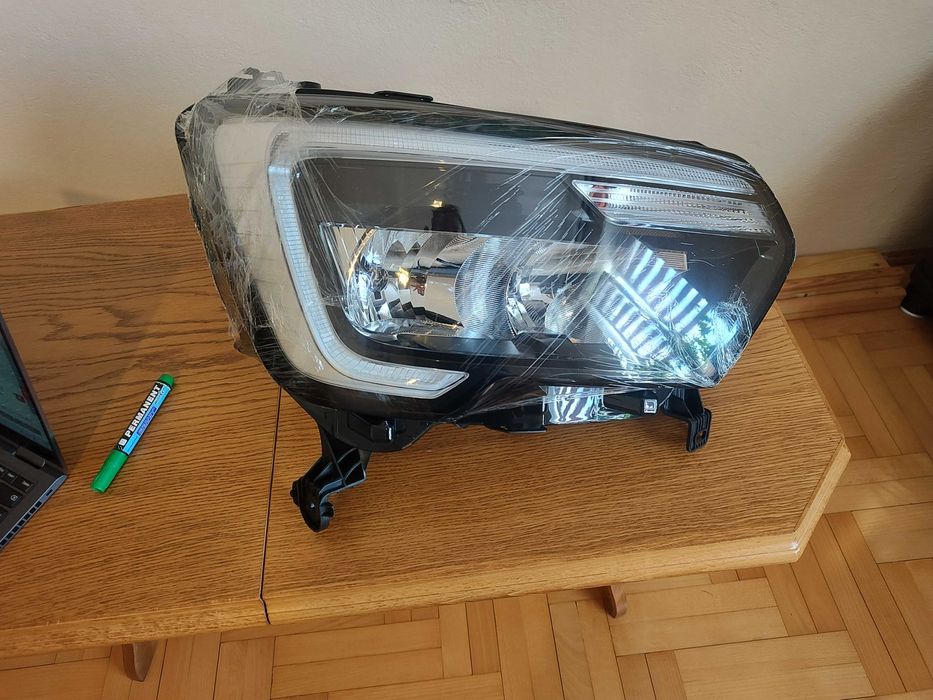 Reflektor prawy przód  renault master lll 2019r- lift