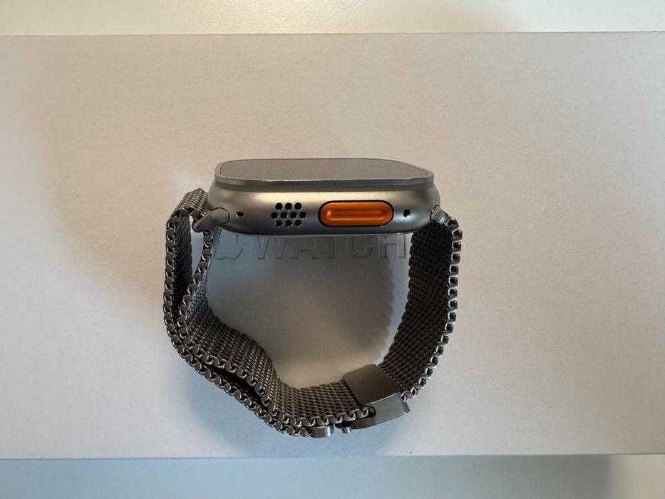 Apple Watch Ultra 3, titânio preto, bracelete Milanese Loop