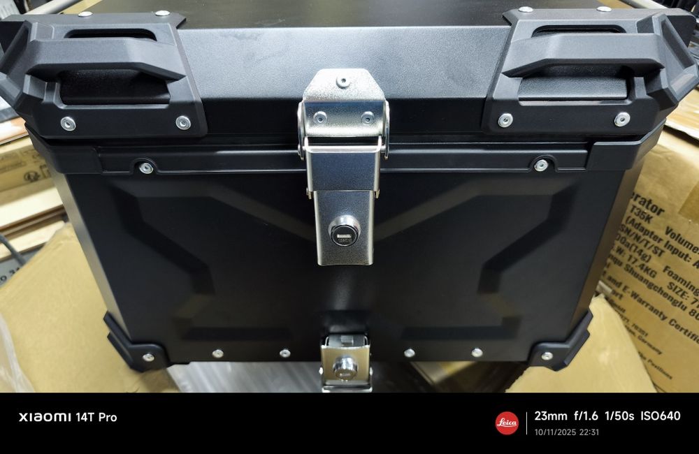 Top case  Mala central mota universal