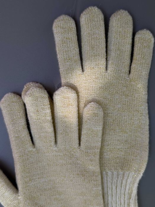 Rękawiczki dziergane białe – ciepło i elegancja