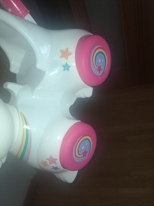 Brinquedo Unicornio com bebé incluído