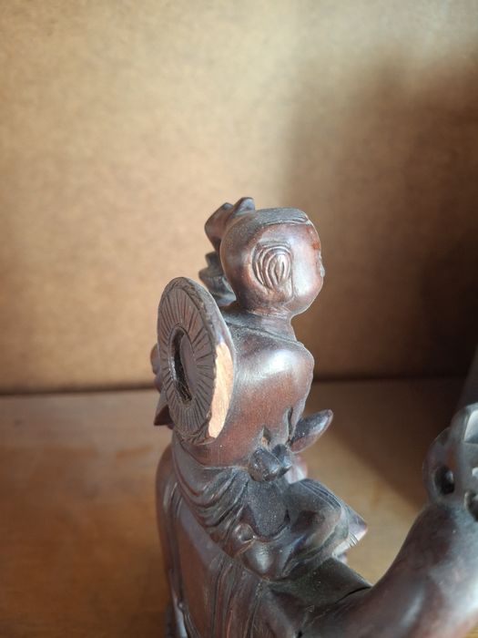 Estatueta oriental antiga