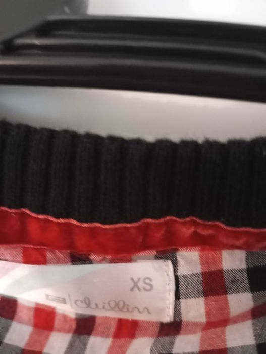 Czarny sweter na zapisanie