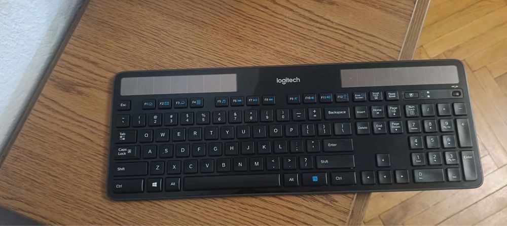 Logitech K750 solar