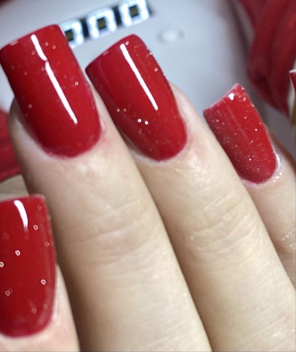 Послуги манікюру та педикюру