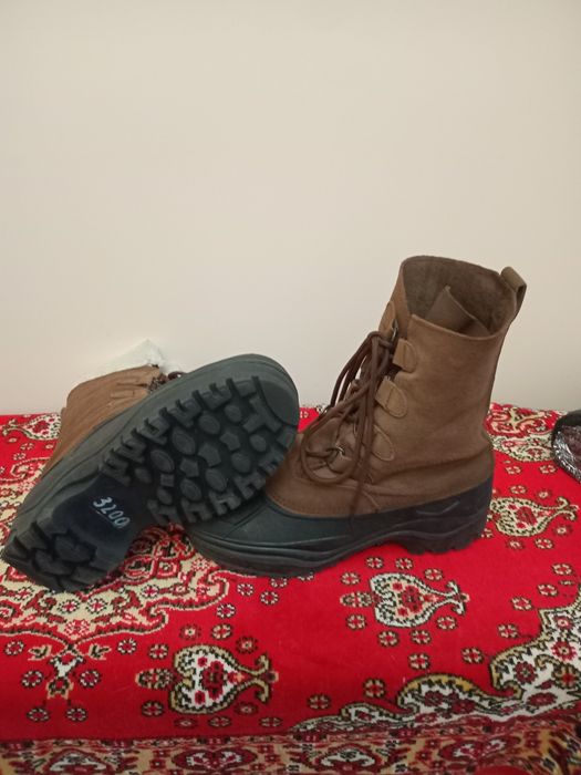 Продам зимові ботинки