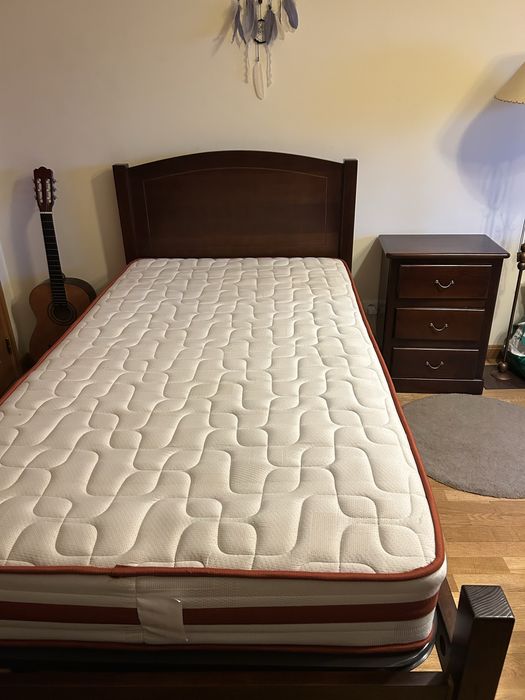 Cama de solteiro + mesa de cabeiceira