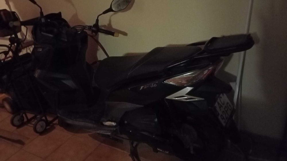 Scooter sym 125 como nova