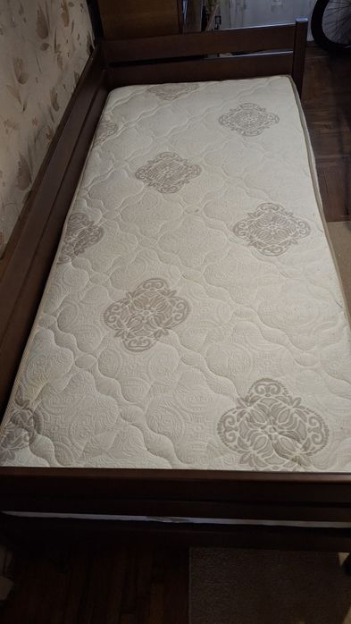 Продам ліжко підліткове.