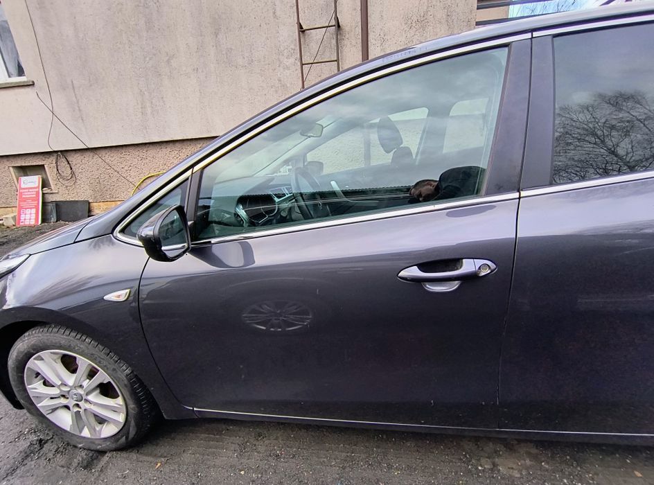 Kia Cee'd II 12-18 - Drzwi przód przednie lewe kpl. BE