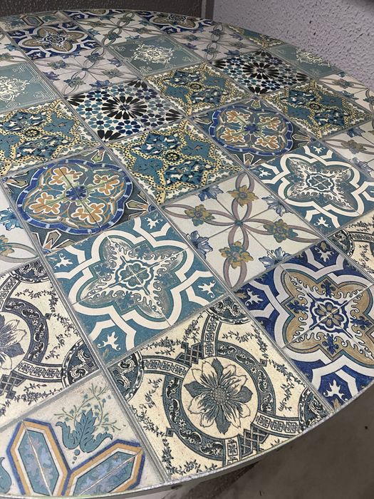 Mesa e cadeiras design unico