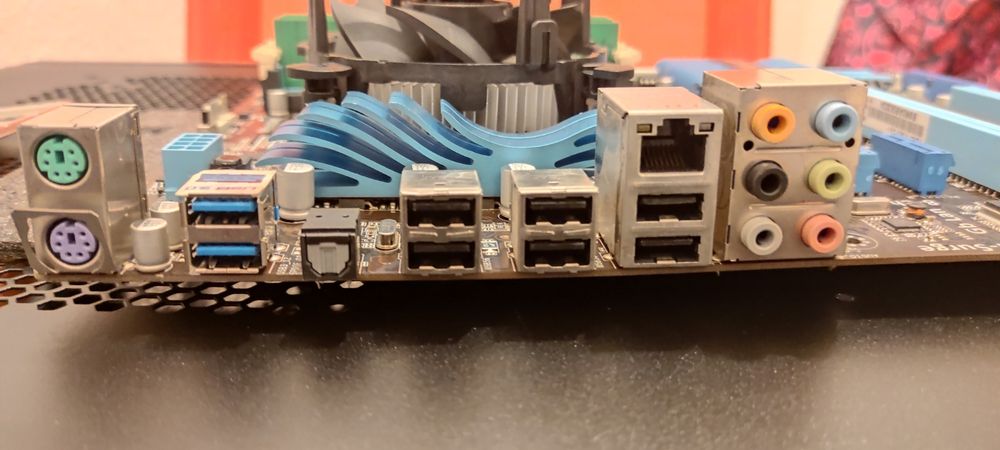 Продам комплект ASUS материнка+оперативная память+блок питания.