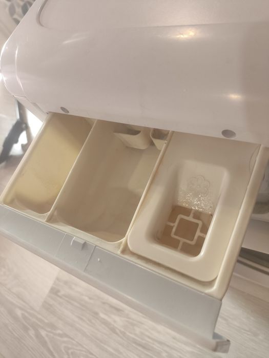 Продам Стиралку Indesit IWSC61051 рабочая