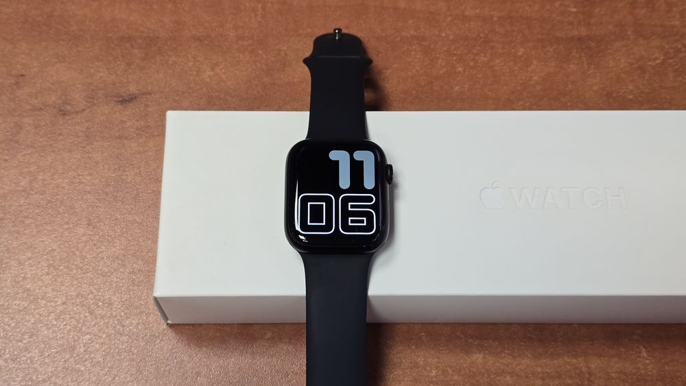 Apple Watch 7 45mm GPS czarny, stan bdb