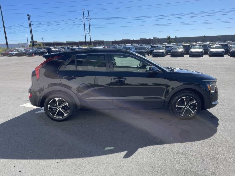 Kia Niro EX      2023