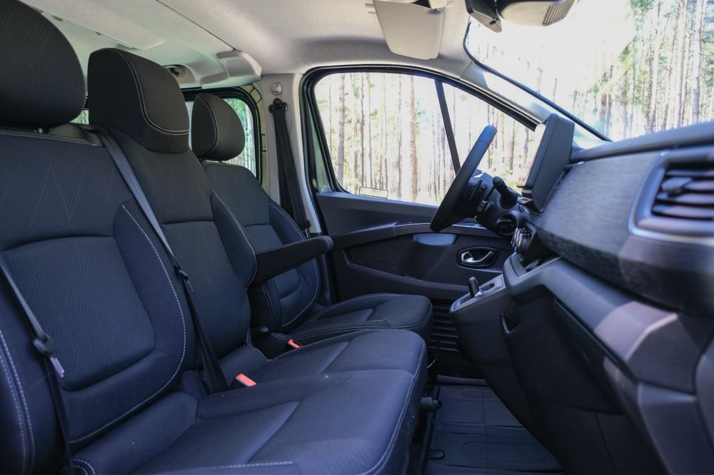 Renault Trafic 2025– 9-osobowy bus do wynajęcia | Neral Mobility