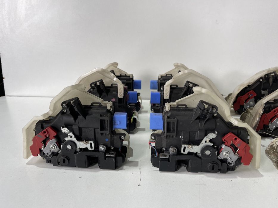 Замок двері Гольф 5 замок двери Golf 5 замки Golf 5 touran тоуран