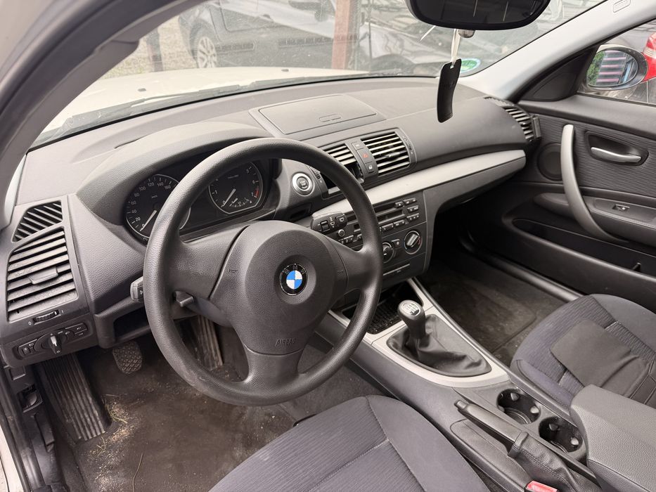Bmw E87 E81 deska rozdzielcza konsola decha podusxka poducha schowek