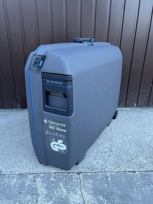 Samsonite, duża, mocna walizka podróżna na kółkach. Szara.