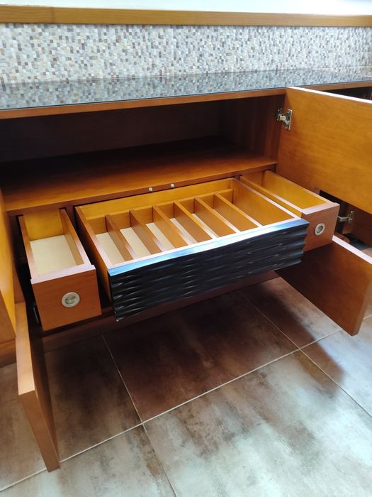 Mobília de Sala Completa (Mesa Extensível + Aparador + Quadro)