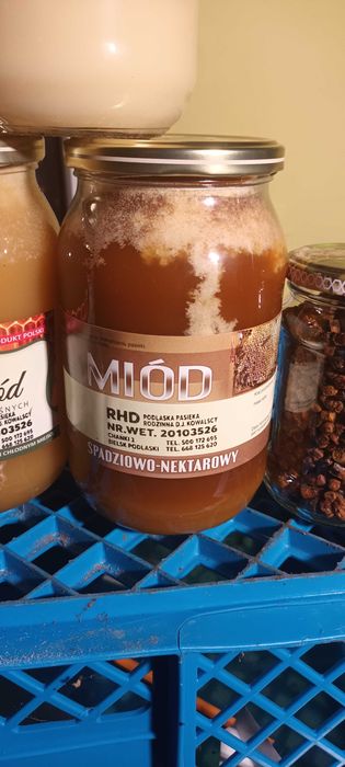 Miód pszczeli z wlasnej pasieki.