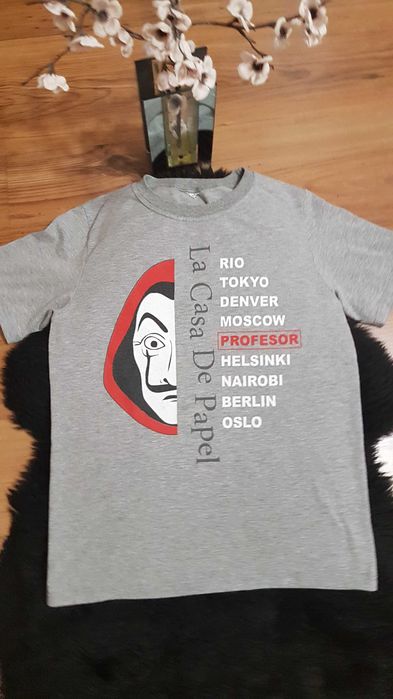 Nowość 2024:) t-shirt "DOM Z PAPIERU " roz 146