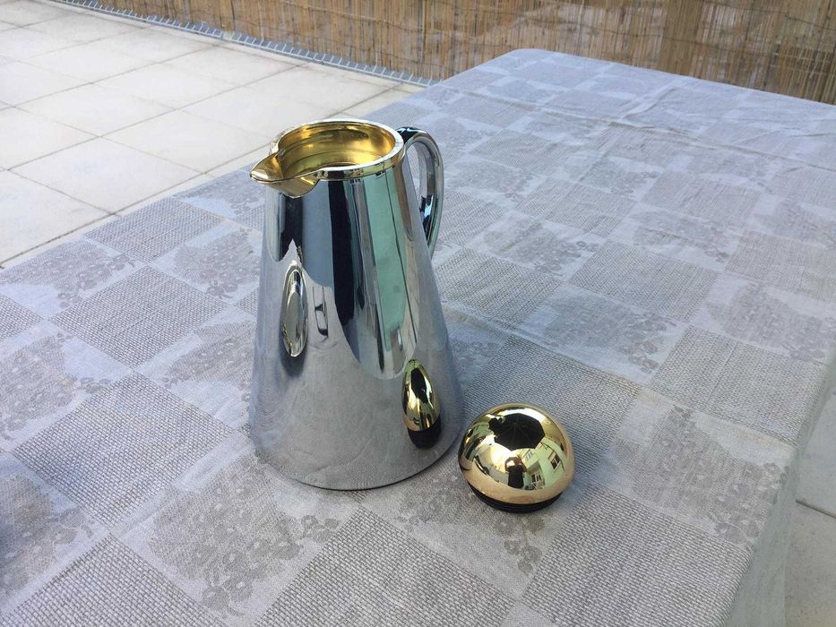 Jarra térmica cromada (prateada e dourada)