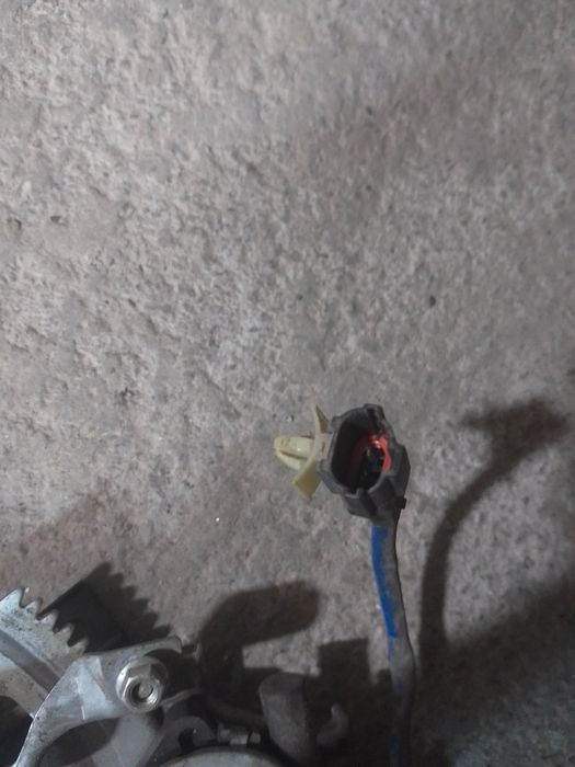 Продам стіклопідіймач КІА SORRENTO 1, передній правий б.у.