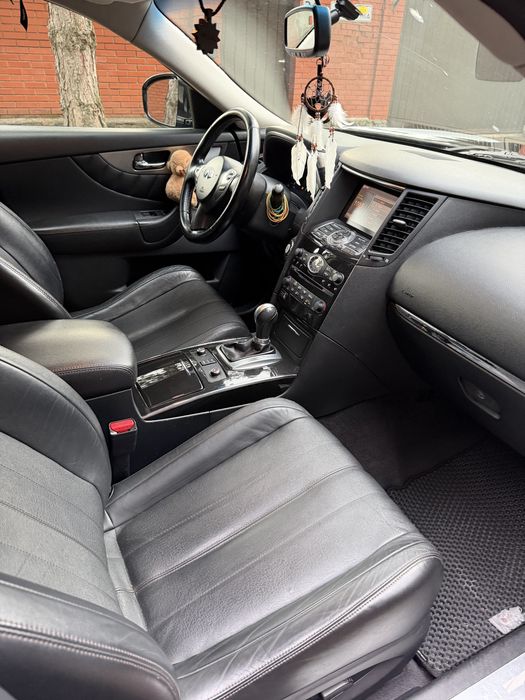 Infiniti QX70 2016 Год